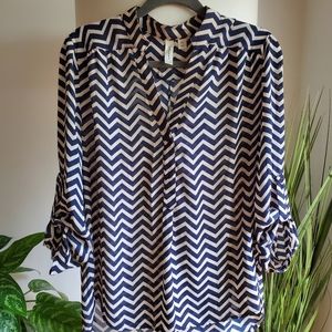 🏷Tecera Navy herringbone top